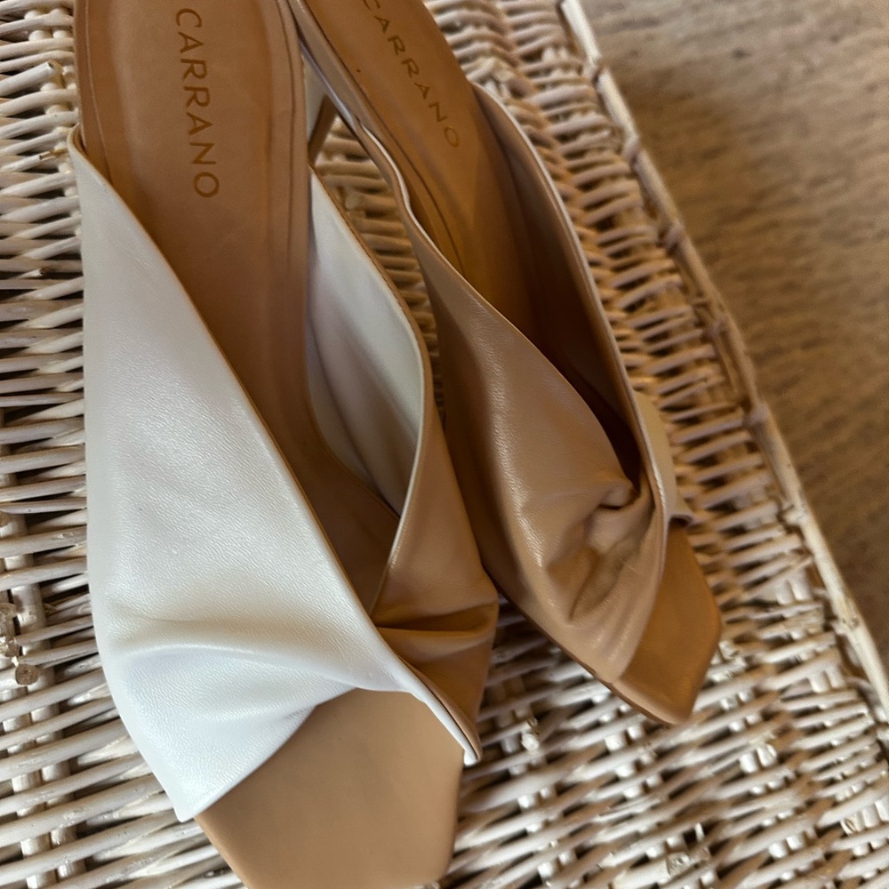 Carrano Women's Elegant Cream and Tan Mules - Picture 3 of 10